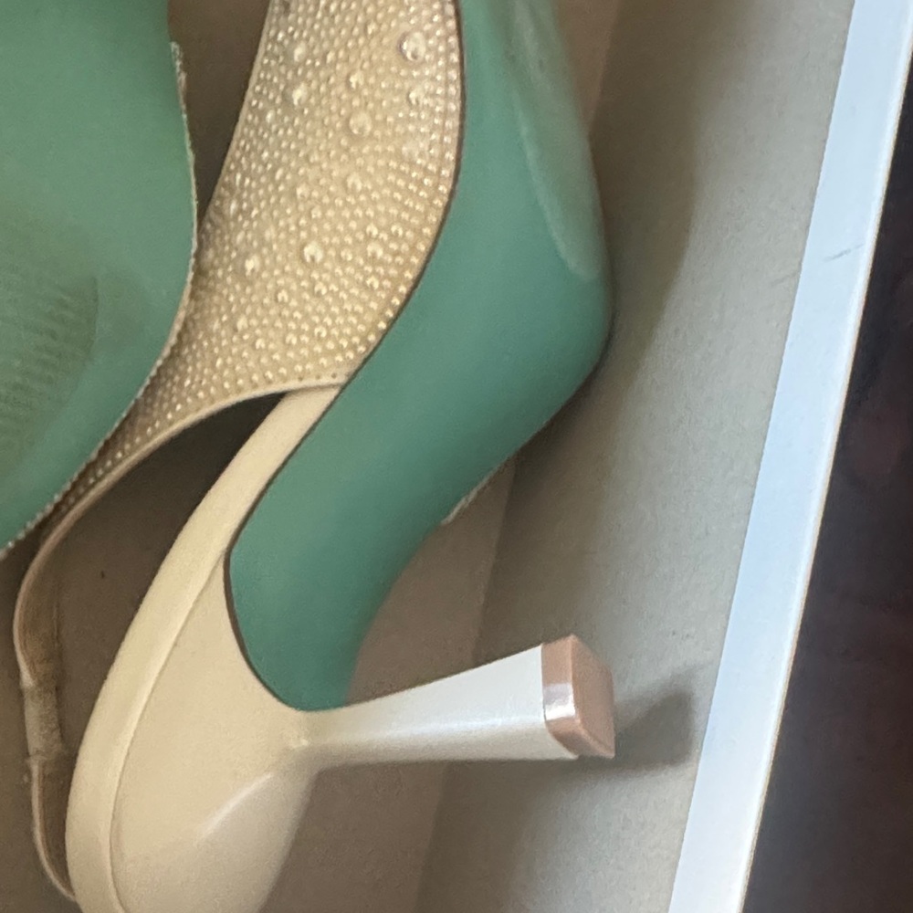 Betsey Johnson Ivory Heels - Picture 5 of 7